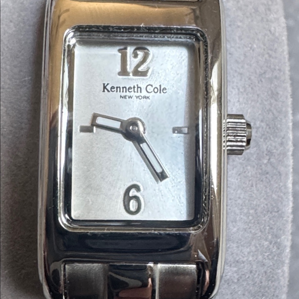 Vintage Kenneth Cole Black and Silver Watch - Picture 5 of 6